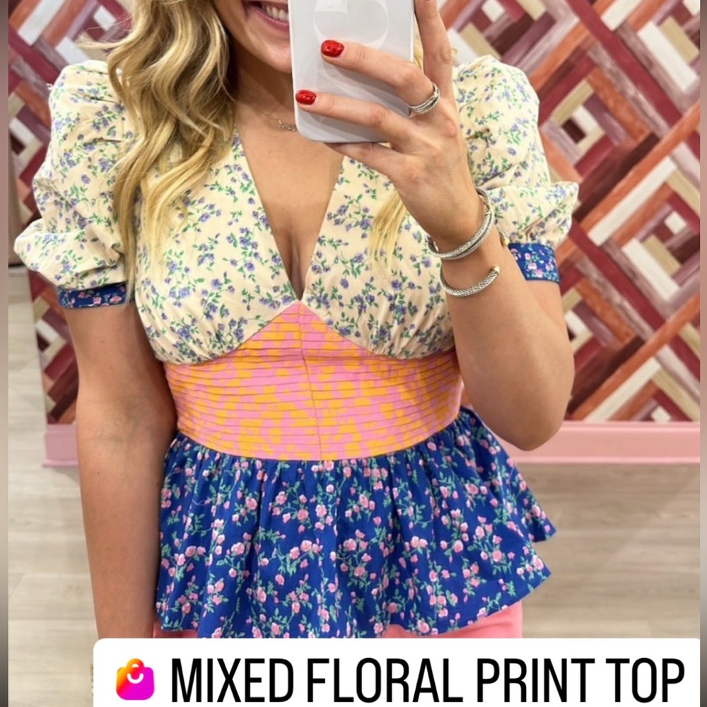 NWT Floral Print Mixed V-Neck Top